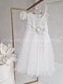 biala sukienka tiulowa z kwiatami 3d i spinka do wlosow