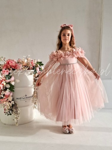 rozowa sukienka z tiulowymi rekawkami