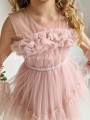 rozowa sukienka tiulowa z ozdobna gora i opaska