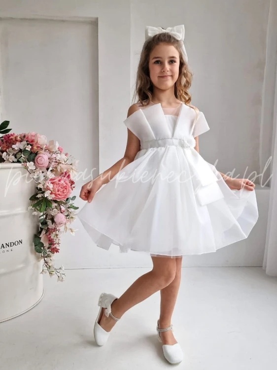 biala-sukienka-mini