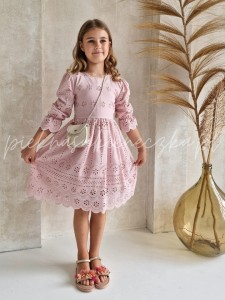 Adri- różowa sukienka ażurowa z długim rękawem i torebką w zestawie