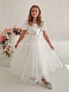 Sana- biała sukienka tiulowa z krótkimi rękawkami i welonem