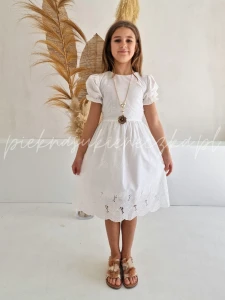 Devi- biała bawełniana sukienka ażurowa z krótkimi rękawami i naszyjnikiem 