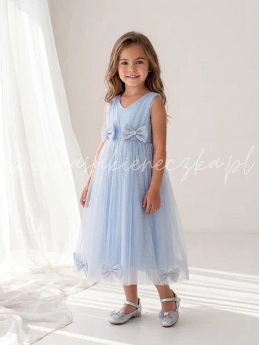 niebieska sukienka tiulowa z kokardkami