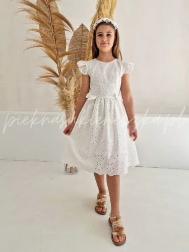 biala-sukienka-azurowa-z-kokardkami