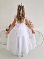 biala sukienka komunijna z ozdobnymi haftami