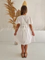 biala sukienka bawelniana z torebka