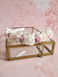 Opaska dla dziewczynki z białymi różyczkami i różowym ryżykiem