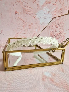 Elegancka opaska dla dziewczynki z koralikami