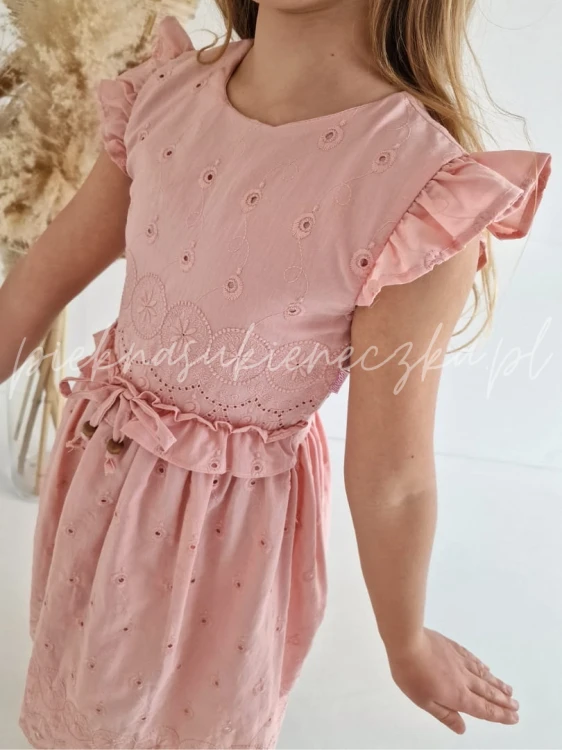 rozowa sukienka boho z azurowej bawelny