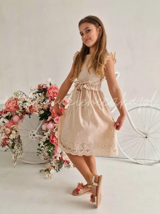 bezowa sukienka boho z azurowej bawelny