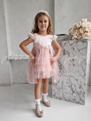 tiulowa-sukienka-z-naszywanymi-kwiatkami-pudrowy-roz