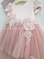 tiulowa-sukienka-z-naszywanymi-kwiatkami-pudrowy-roz
