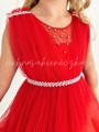 czerwona-sukienka-tiulowa-przyozdobiona-perelkami-z-opaska