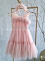 rozowa sukienka tiulowa z ozdobna gora i opaska