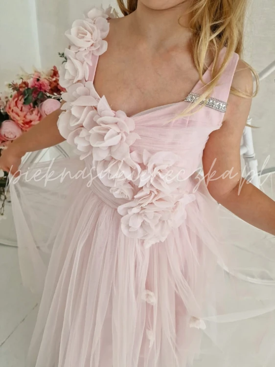 rozowa-sukienka-tiulowa-z-kwiatami-3d-i-spinka-do-wlosow-w-zestawie
